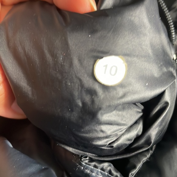 Lululemon Black and Grey Reversible light Puffer Quilted Activewear Jacket - Picture 13 of 14